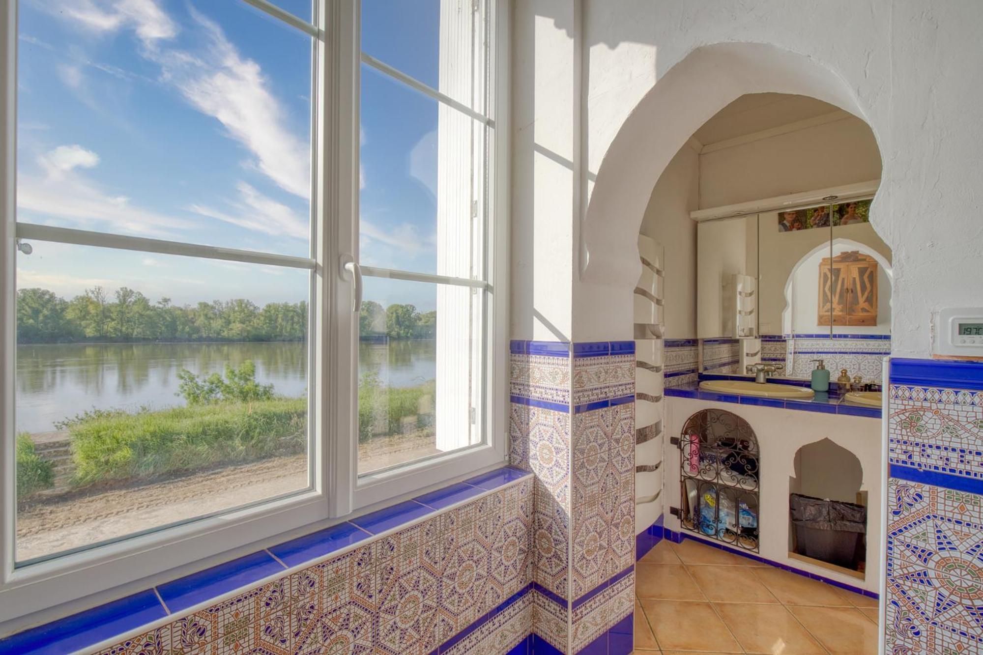 Jacuzzi Et Vue Sur Loire - Maison D'Hotes L'Odyssee La Chapelle-sur-Loire Dış mekan fotoğraf